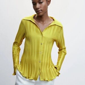 Mango Ruched Plisse Shirt in Light Green Yellow Pleated Button-Down Shirt Sz XS